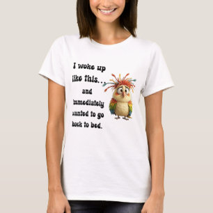 Verwarde Veerbal – Kleurrijke Cartoonvogel T-shirt
