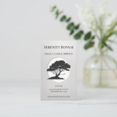 Verweerd boomsilhouet in witte cirkel visitekaartje (Staand voorkant)
