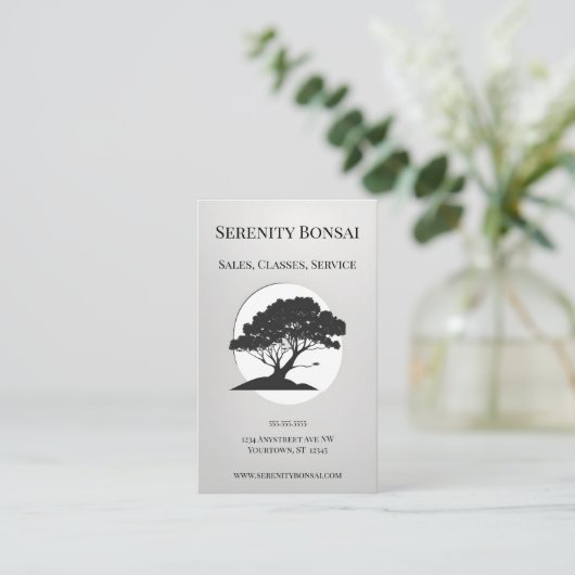 Verweerd boomsilhouet in witte cirkel visitekaartje (Staand voorkant)