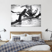 Verweerd drijfhout op de oever canvas afdruk (Insitu (Slaapkamer))