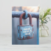 Verweerde liefde hangslot op Rusty Fence Kaart (Staand voorkant)