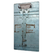 Verwerk voorzichtig met blauwe grijze industriële  klembord (Links)