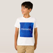 Verwerking in blauwe achtergrond t-shirt (Voorkant volledig)
