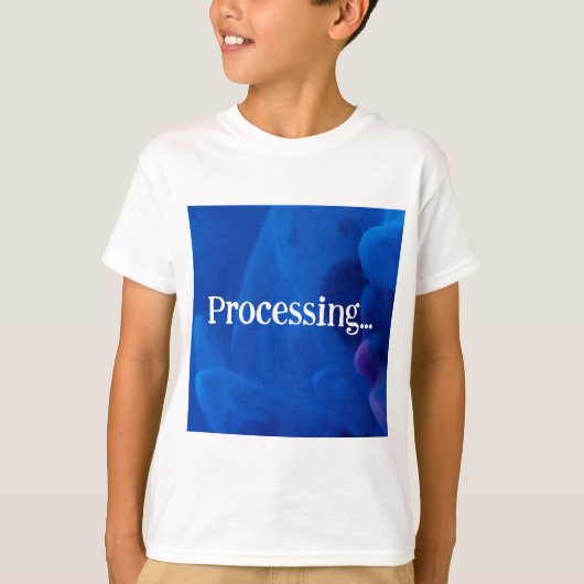 Verwerking in blauwe achtergrond t-shirt (Voorkant)
