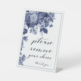 Verwijder uw schoenen. reclamebord met voetstuk