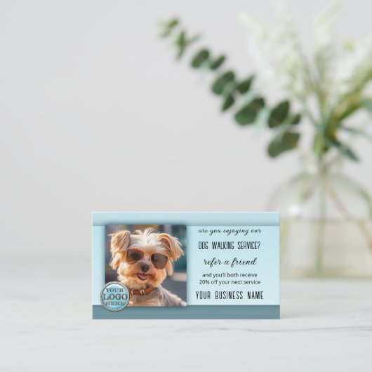 Verwijs een Vriend Logo QR Code Foto Hond Walker Aanbevelingskaartje (Staand voorkant)