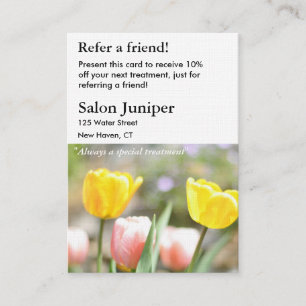 Verwijskaart met roze en gele tulpen aanbevelingskaartje