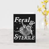 Verwilderd en steriel, grappig wasbeer meme kaart (Gele Bloem)