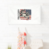 Verwilderde en Vrije Patriottische Wasbeer Vintage Spandoek (Insitu)