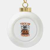 Verwilderde Halloween truc of Trashy Keramische Bal Ornament (Voorkant)