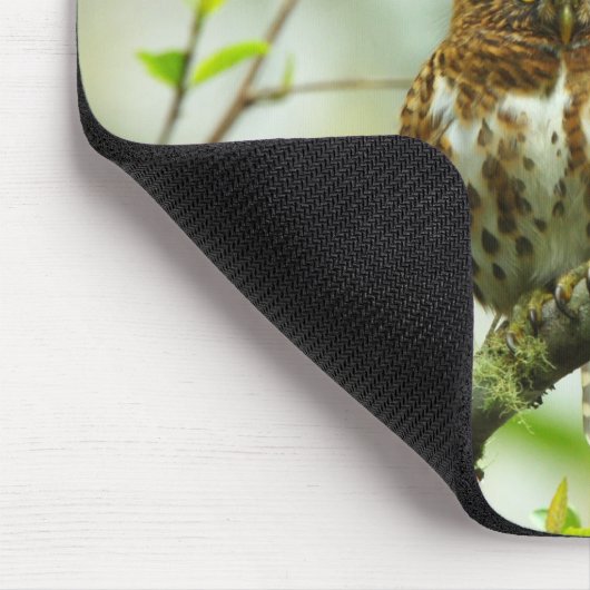 Verzamelde varkensdwerg op boomtak, muismat (Hoek)