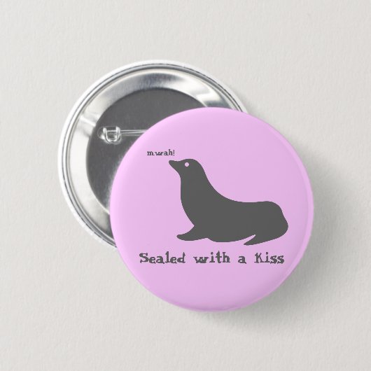 Verzegeld met een kus ronde button 5,7 cm (Voorkant /achterkant)