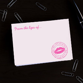 Verzegeld met een kus roze lippenstift lippen aang post-it® notes
