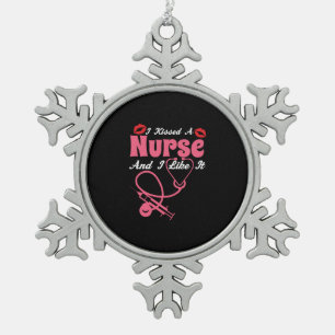 Verzekeringscadeau Ik heb een verpleegster gekus Tin Sneeuwvlok Ornament