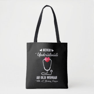 Verzekeringscadeau | Oude vrouw nooit onderschatte Tote Bag