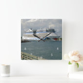 Verzending glimlachen in kanaal vierkante klok (Huis)