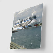 Verzending glimlachen in kanaal vierkante klok (Hoek)