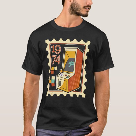 Verzendstempel met computer Game Slot Machine 1974 T-shirt (Voorkant)