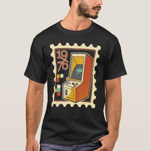 Verzendstempel met computer Game Slot Machine 1976 T-shirt (Voorkant)