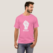 Verzet met vuist - in wit t-shirt (Voorkant volledig)