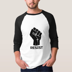 Verzet met vuist - in zwart t-shirt