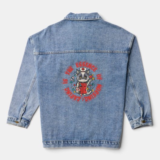 Verzorging is de essentie van verpleging denim jacket (Achterkant)