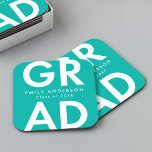vet Afstudeerder turquoise afstudeerfeest Kartonnen Onderzetters<br><div class="desc">Aangepast papier voor afstuderen, voorzien van "Afstudeerder" in vetgedrukte witte letters met een turkooisachtergrond. Pas de onderzetters van het afstuderen aan door de naam van de afgestudeerde en het jaar van het afstuderen toe te voegen. De gepersonaliseerde afstuderen onderzetters zijn perfect voor zowel het hoger onderwijs als het hoger onderwijs....</div>