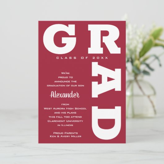 Vet AFSTUDEERDER Wit op Crimson Red Afstuderen Aankondiging (Staand voorkant)