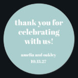 Vet Aqua Blue Retro Custom Wedding Bedankt Ronde Sticker<br><div class="desc">Voeg een speciaal tintje toe aan uw huwelijksgunsten met deze elegante dank-u-stickers. Deze aanpasbare stickers met een zacht aquablauwe achtergrond en een moderne typografie zijn ideaal voor het afdichten van fastbags,  cadeaudozen of enveloppen. Personaliseer met namen en de trouwdatum voor een doordacht afwerkingsdetail dat uw gasten zullen waarderen!</div>