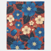 Vet Blauw En Crème Bloemen Op Rode Achtergrond Fleece Deken (Voorkant)