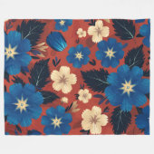 Vet Blauw En Crème Bloemen Op Rode Achtergrond Fleece Deken (Voorkant (Horizontaal))