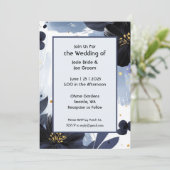 Vet blauw moderne bloemen bruiloft uitnodiging (Staand voorkant)