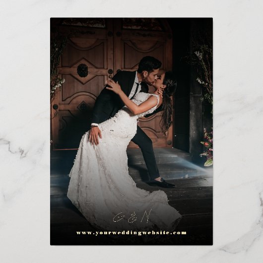 Vet Datum Typografie Script Donker Vervaagd Foto E Folie Uitnodiging (Achterkant)