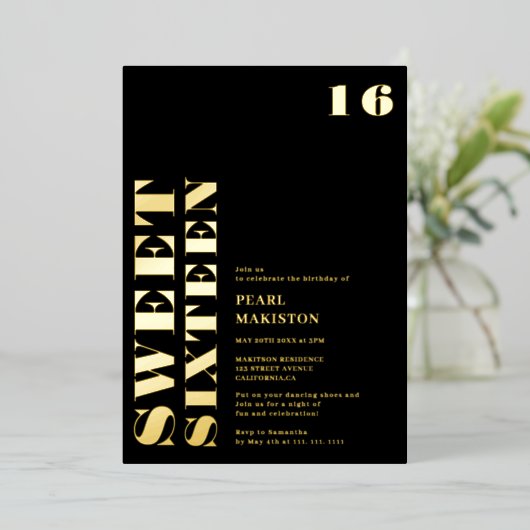Vet eenvoudig goud zwart zoet 16 verjaardag folie uitnodiging (Staand Voorkant)