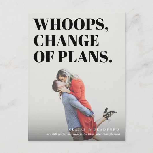 Vet en Cheeky Typographic Wedding Date Change Aankondigingskaart (Voorkant)