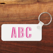 Vet gestapeld roze 3 letter monogram sleutelhanger (Voorkant)