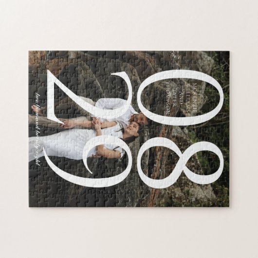 Vet Grote Numerieke Datum met de Achtergrond van d Legpuzzel (Horizontaal)