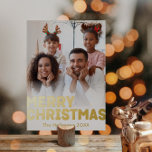 Vet Modern Verticaal Foto Vrolijk Kerstmis Goud Folie Feestdagenkaart<br><div class="desc">Verstuur deze feestdagen warme wensen met deze bijzondere en leuke, gedurfde, vertikale foto Merry Christmas gold folie vakantiepas. Het eenvoudige en minimalistische ontwerp bevat boho-geïnspireerde elementen in gouden folie. Vier de feestelijke geest van december, dit ontwerp brengt een vrolijke en leuke touch aan elke gelegenheid. De gouden seizoenskleuren en creatieve...</div>