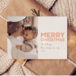 Vet Modern Vrolijk Kerstmis Een foto Feestdagenkaart<br><div class="desc">Stuur warme wensen dit vakantieseizoen met deze unieke en schattige, gedurfde moderne Merry Christmas één foto vakantie kaart. Het eenvoudige en minimalistische ontwerp bevat boho-geïnspireerde elementen in lichtroze, pastelkoraal, salie groen, blush en perzikkleur. Vier de feestelijke geest van december, dit ontwerp brengt een vrolijke en leuke touch aan elke gelegenheid....</div>