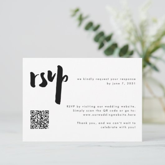 Vet Modern Zwart Borstel Script Wedding QR Code RSVP Kaartje (Staand voorkant)