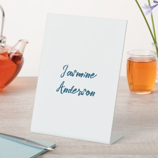 Vet Moderne Minimalistische Oceaan Blauwe Kleur Reclamebord Met Voetstuk (Insitu)