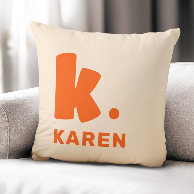 Vet monogram initiaal en naam sinaasappel kussen (Bold monogram initial and name orange throw pillow)