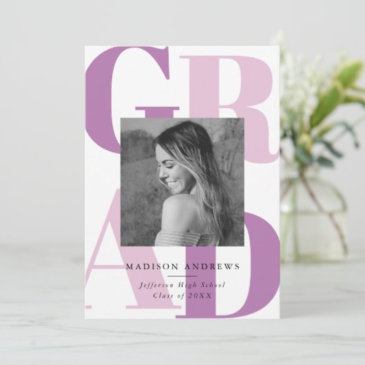 Vet Paarse Afstudeerder Typografie Foto Graduation Kaart (Staand voorkant)