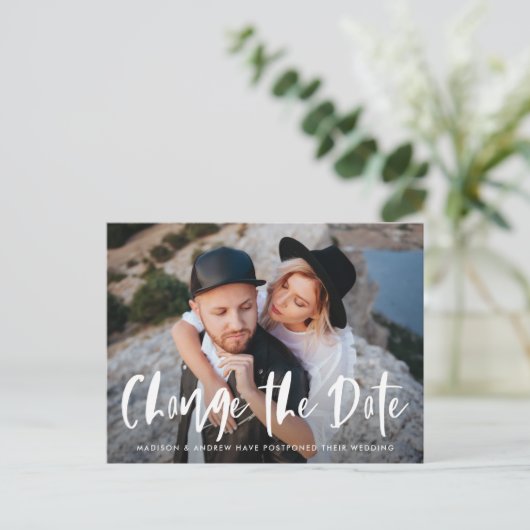 Vet penseel Schrift Overlay Foto Datum Wijzigen Aankondigingskaart (Staand voorkant)