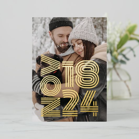 Vet Retro Bruiloft Bewaar de datum Foto Folie Uitnodiging (Staand Voorkant)