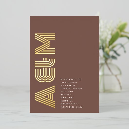 Vet Retro Monogram Bruiloft Terracotta Folie Uitnodiging (Staand Voorkant)