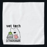 Vet Tech Extraordinaire Bandana<br><div class="desc">Dit leuke professionele veterinaire technicus bandana ontwerp beschikt over een gelukkige cartoon hond, kat, en vogel met tekst, dierenarts buitengewoon. Je hebt hard gewerkt om dierenverzorger te worden en je bent er goed in, dus laat het de wereld weten! Geweldig cadeau idee voor uw huisdieren 'favoriete Vet Tech, ook! Origineel...</div>
