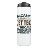 Vet Tech omdat dierenartsen ook helden nodig hebbe Thermosbeker (Voorkant)