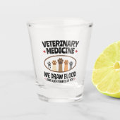 Vet Tech Veterinarian Funny Draw Blood Quote Shot Glas (Voorkant)