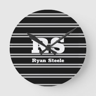 Vet wit monogram & naam, Lt grijze lijnen op zwart Ronde Klok